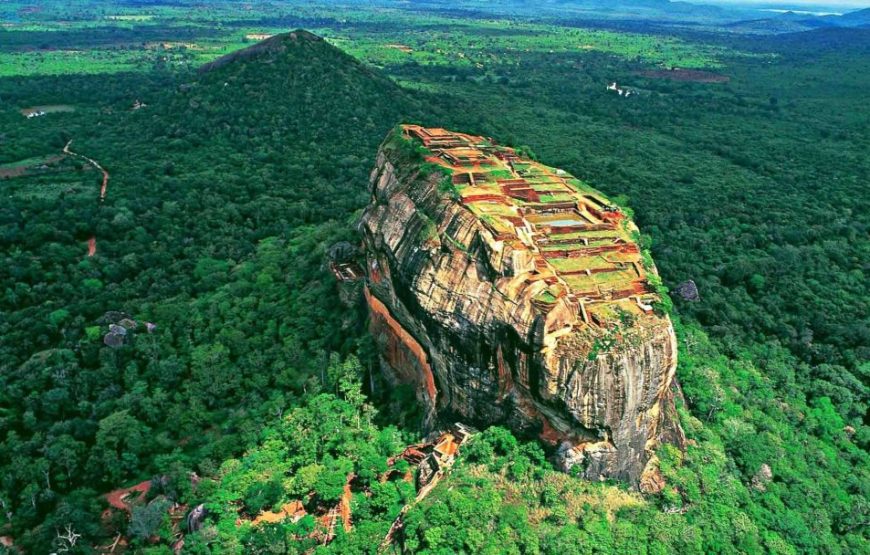 Kandy: Sigiriya Fortress & Cave Temple All-Inclusive Tour