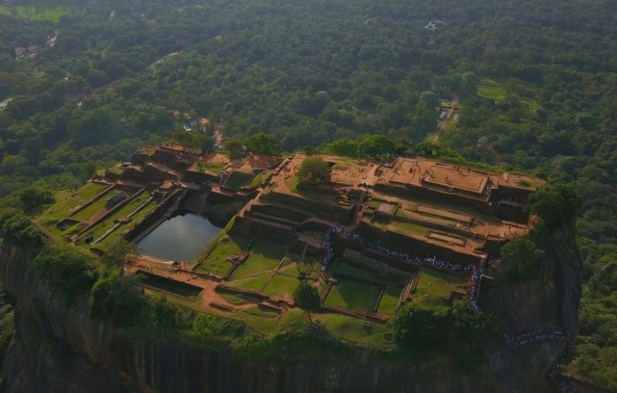 Kandy: Sigiriya Fortress & Cave Temple All-Inclusive Tour