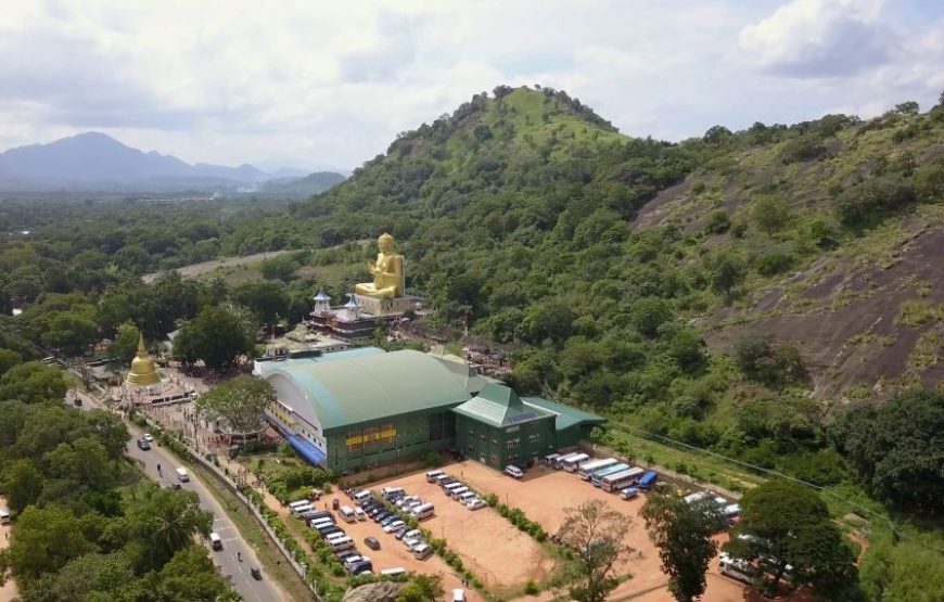 Kandy: Sigiriya Fortress & Cave Temple All-Inclusive Tour